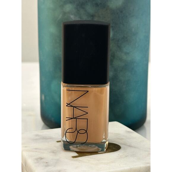 NARS NIB Sheer Glow Foundation 1 fl oz - Med/Dark 2.6 Huahine 4871 - Picture 1 of 5